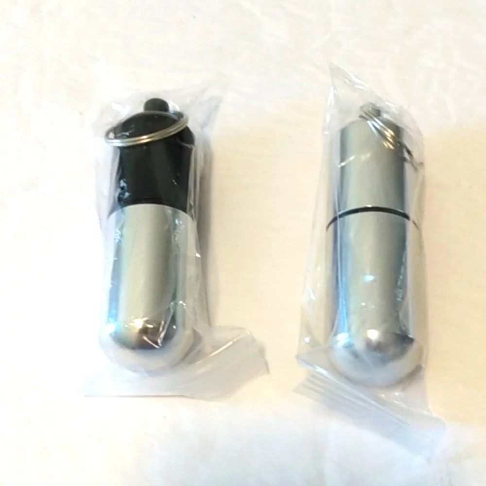 KEYCHAIN AND PILL HOLDER TRAVEL SET SILVER AND BLACK 2 PIECE SET NWT